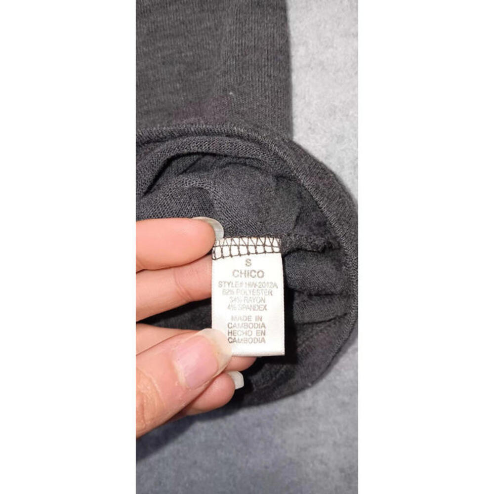 Zenana Outfitters Short Sleeve Blouse Womens Size Small Grey VNeck Scrunch Fit - Picture 8 of 10
